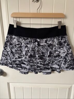 Lululemon Circuit Breaker II Skirt Interlaced Alpine White Black Size 8 Skort